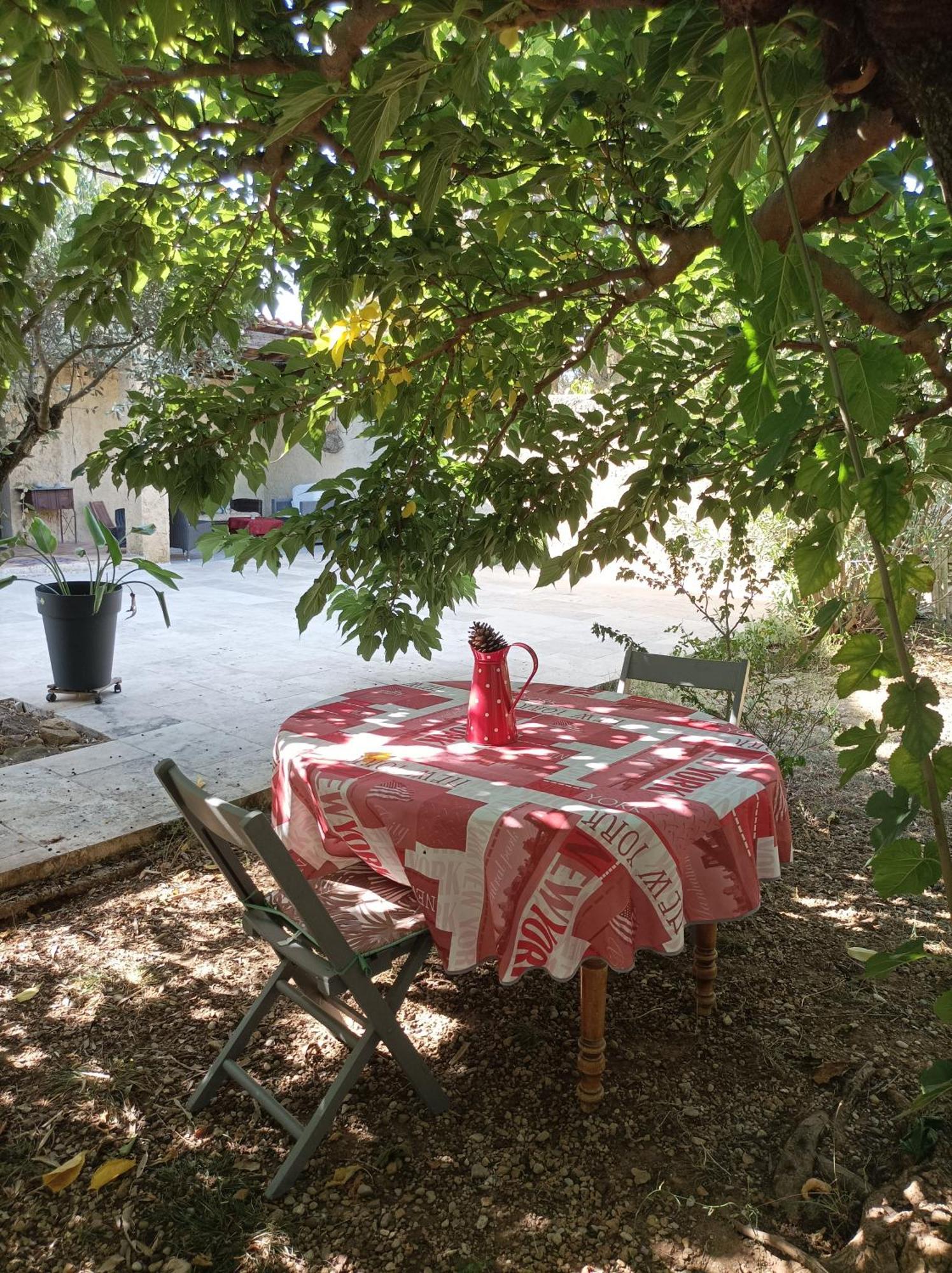 Chambre D'Hotes Les Garrigues Piolenc Exterior photo